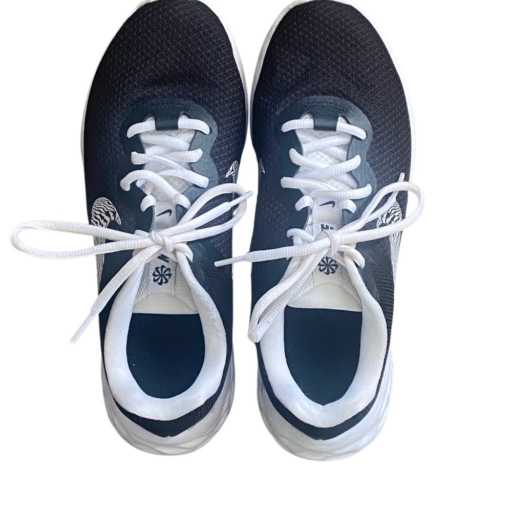 NIKE Revolution 6 Black/White Running Shoes. Size 8.5. - Picture 3 of 8
